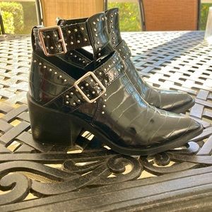 STEVE MADDEN Andy Black Crocodile Studded Cutout-Toe Pointed Ankle Booties